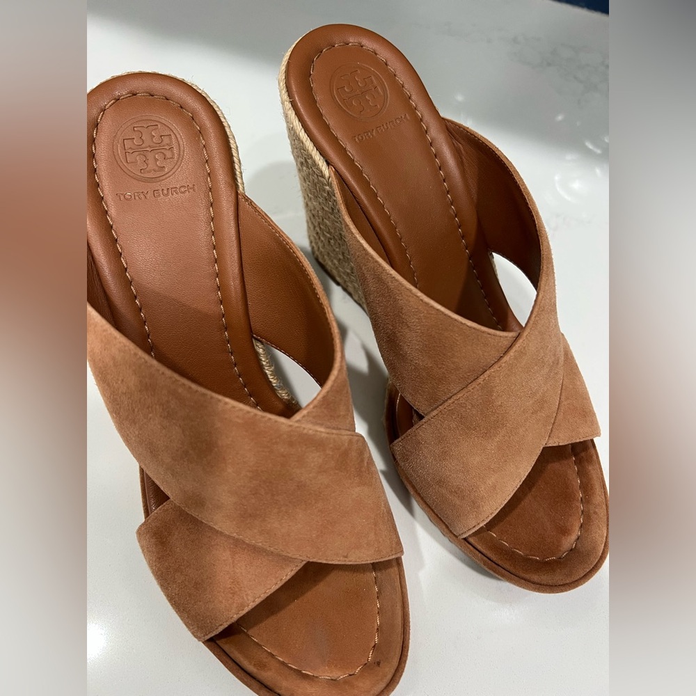 Tori Burch Sandals 8.5M Tan Excellent condition, worn twice.